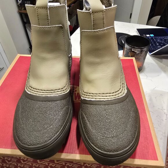 Vans Standard Mid Chelsea Boots Mens 9 Bay Leaf Insulated Waterproof MTE NEW - Picture 4 of 9